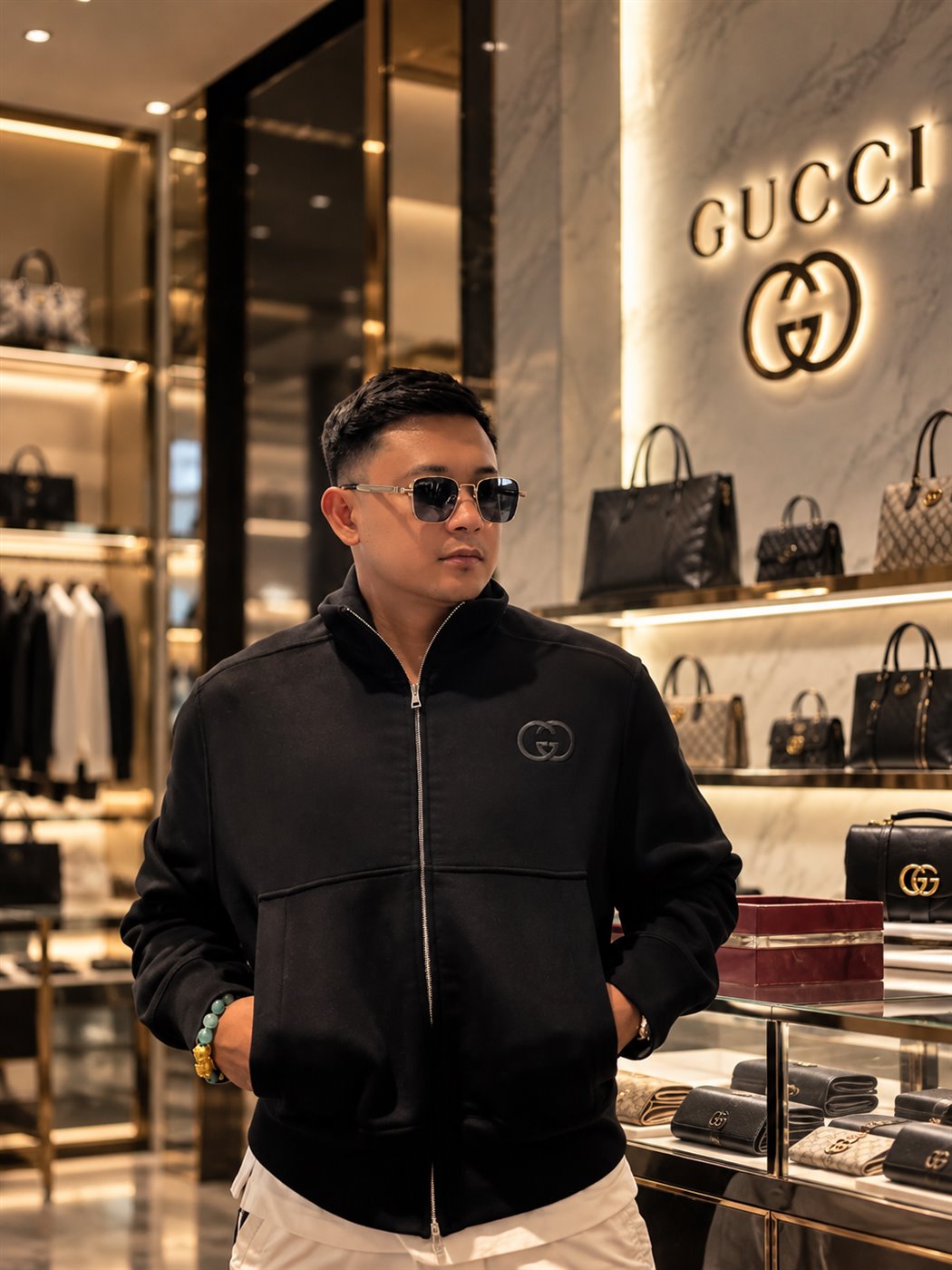 Sacho Shop4u personal shopper in a luxury boutique